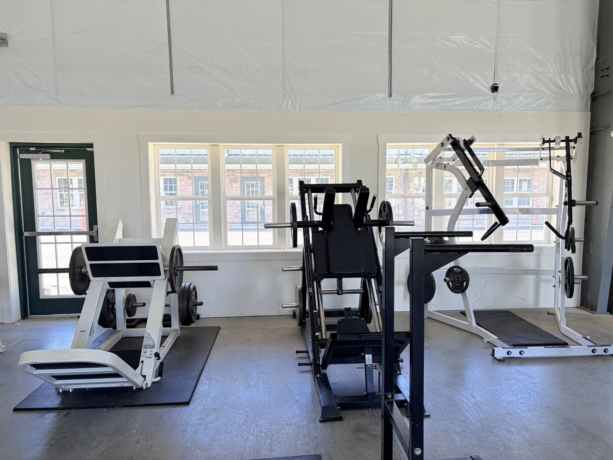 Plate-loaded row: leg press, hack squat and Hammer Strength incline press and squat machines